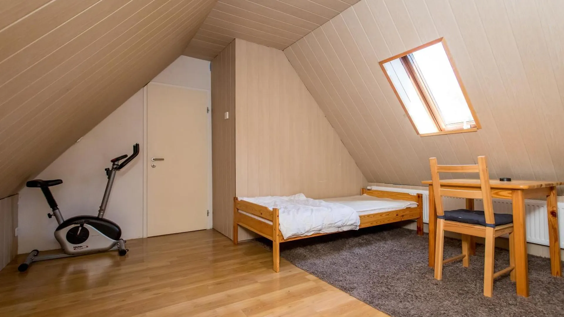 Ferienwohnung 95Qm - 4 Personen - Einfache Austattung Leipzig Apartment